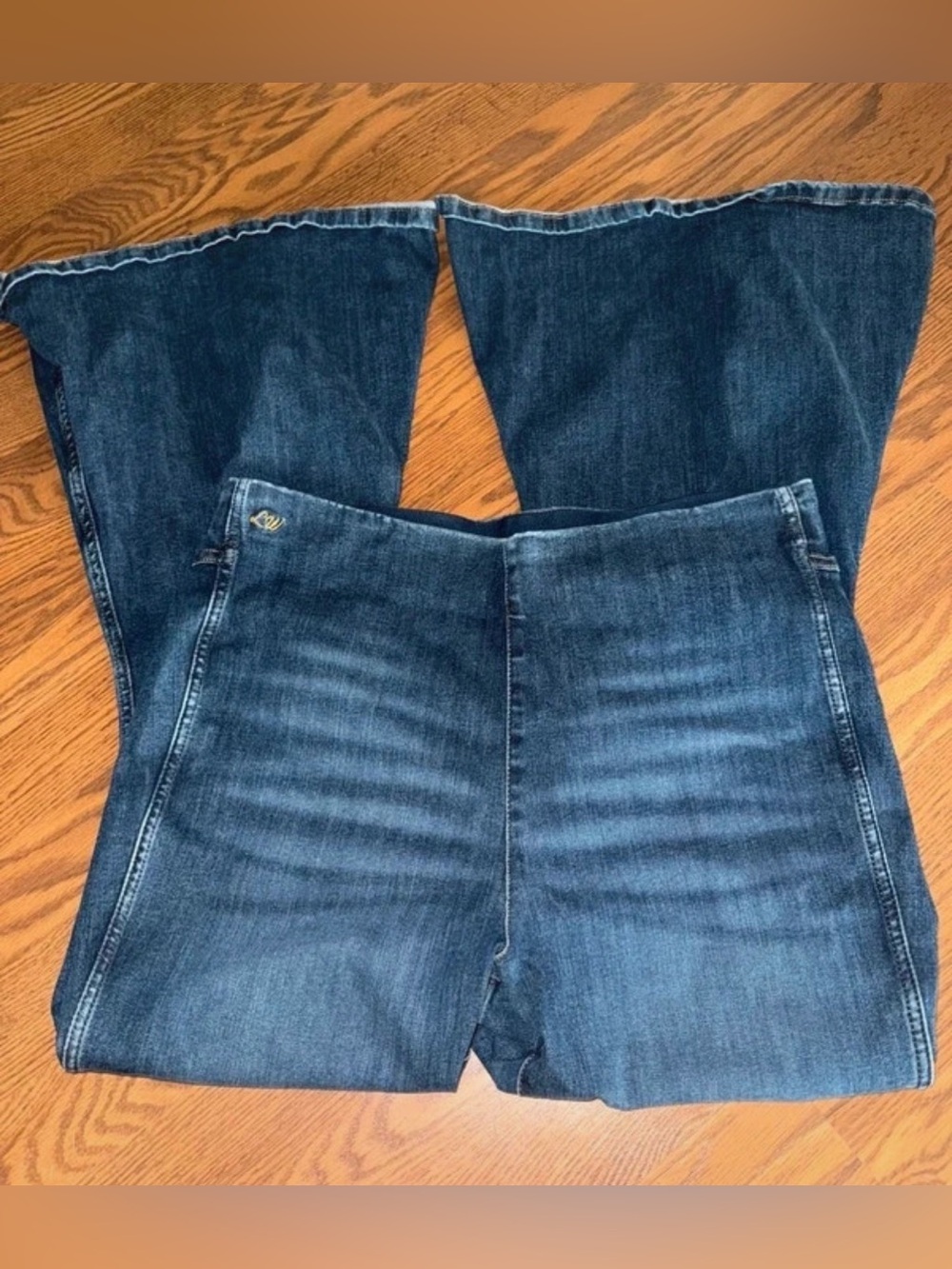 Lainey Wilson Wrangler high rise ultra flare jeans